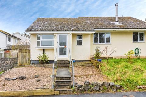 2 bed property, in Brook View, £165,000