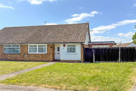 2 bed property, in Oakcroft Gardens, £330,000