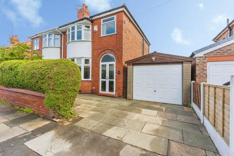 3 bed property, in Circular Road, £290,000