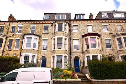 2 bed property, in Cromwell Terrace, £105,000