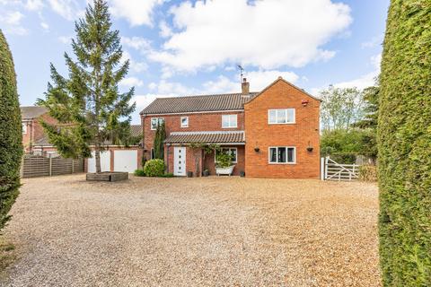 4 bed property, in Four Bedroom Family Home in Setchey, £450,000