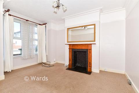 3 bed property, in Tonbridge Road, £260,000