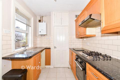 3 bed property, in Tonbridge Road, £260,000