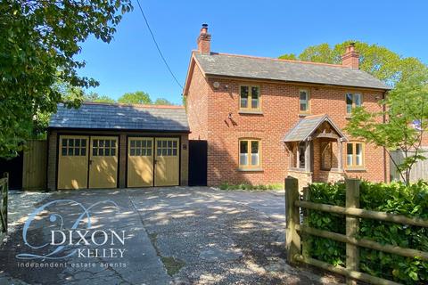 3 bed property, in Verwood Road, £675,000