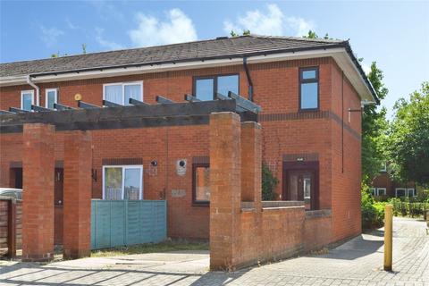 2 bed property, in Tamarisk Court, £260,000