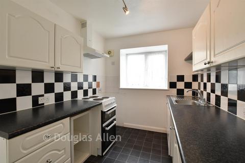 1 bed property, in Beech Road, £110,000