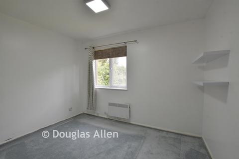1 bed property, in Beech Road, £110,000