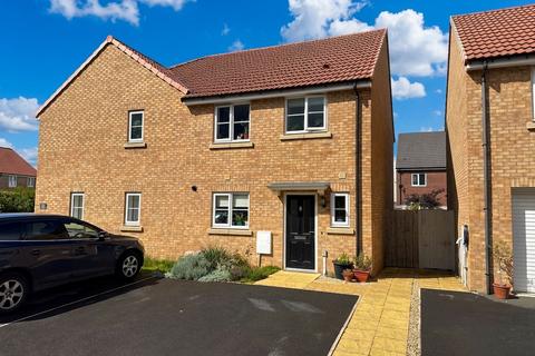 3 bed property, in Gatekeeper Close, £290,000