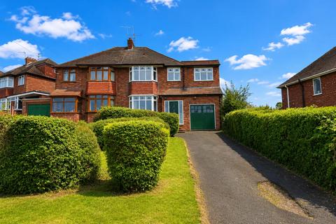 5 bed property, in York Crescent, £365,000