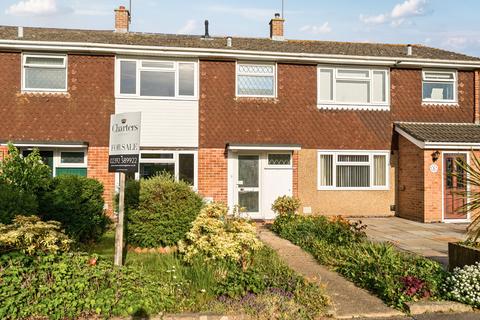 3 bed property, in Briar Close, £325,000