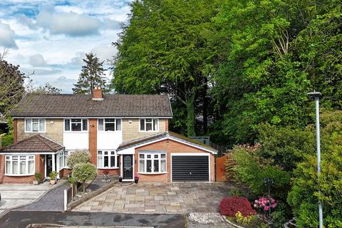 3 bed property, in Magdalen Drive, £330,000
