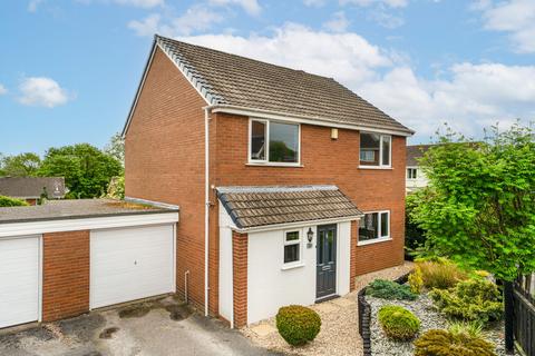 4 bed property, in Ryton Way, £290,000