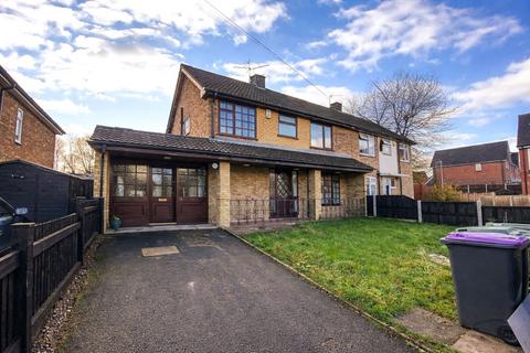 3 bed property, in Kemberton Drive, £220,000