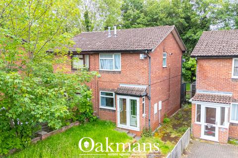 2 bed property, in Victoria Road, £165,000