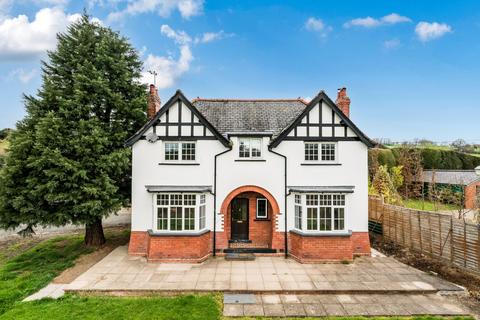 4 bed property, in Bettws Cedewain, £300,000