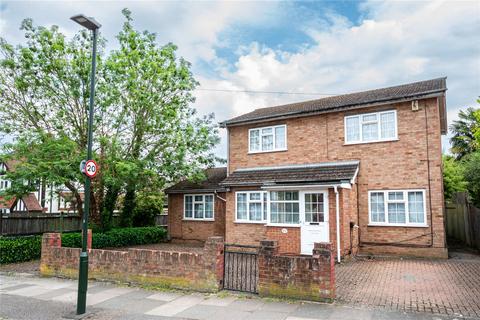 3 bed property, in Willow Way, £800,000
