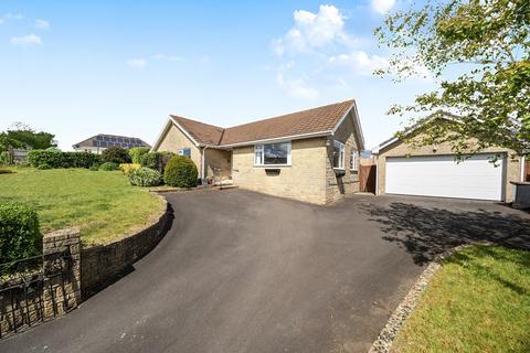 3 bed property, in Bishops Lane, £425,000