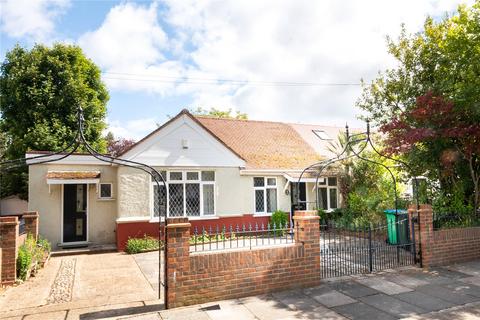 2 bed property, in Lyndhurst Avenue, £625,000