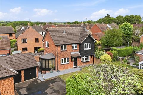 4 bed property, in Grosvenor Close, £620,000