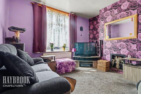 2 bed property, in Addison Road, £100,000