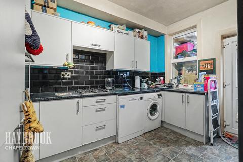 2 bed property, in Addison Road, £90,000