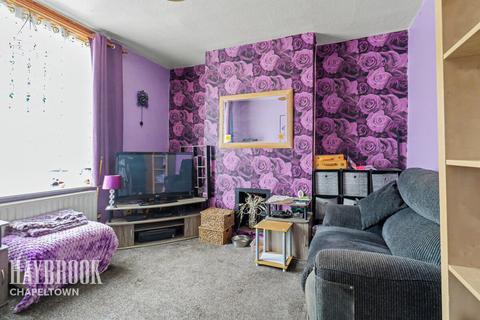 2 bed property, in Addison Road, £90,000