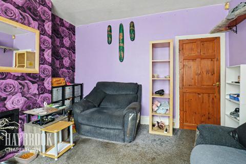 2 bed property, in Addison Road, £90,000