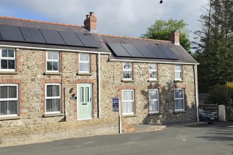 5 bed property, in Church Road, £450,000