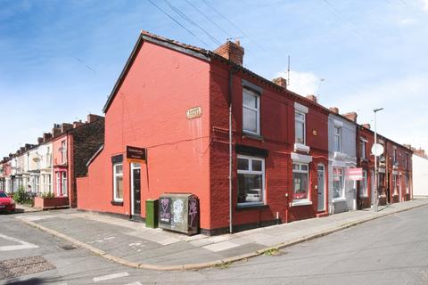 2 bed property, in Banner Street, £120,000
