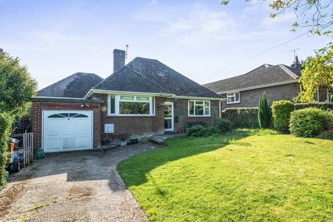 2 bed property, in Manor Road, £550,000