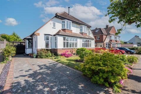 2 bed property, in Mitchley Grove, £625,000