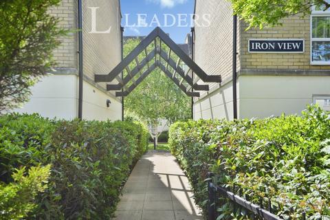 2 bed property, in Cressing Road, £270,000