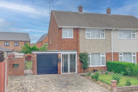 3 bed property, in Yew Street, £375,000