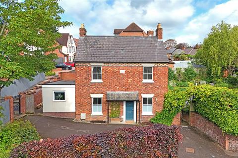 4 bed property, in New Street, £675,000