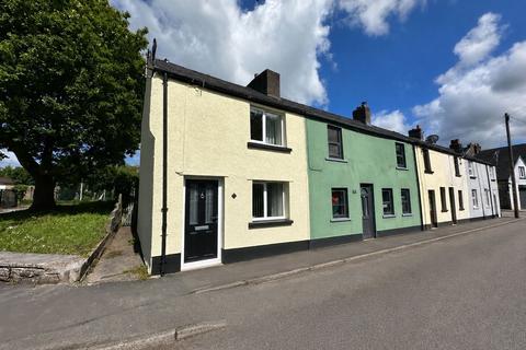 2 bed property, in Silver Street, £170,000