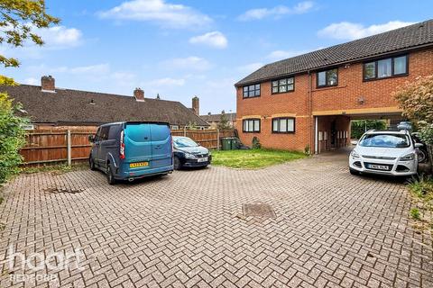 1 bed property, in Brookes Road, £190,000