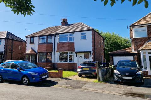3 bed property, in Greenway Road, £245,000