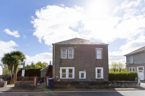2 bed property, in Hill Street, £63,000