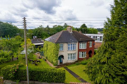 3 bed property, in Valley Road, £325,000