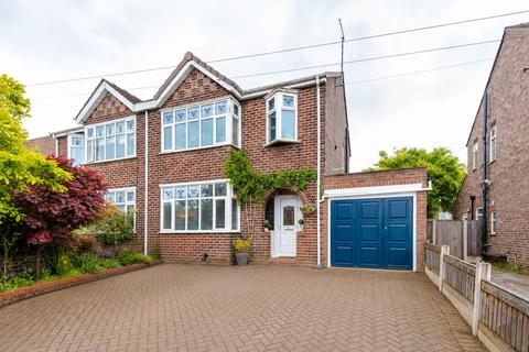 3 bed property, in Thelwall New Road, £400,000