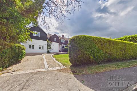 4 bed property, in Oakhurst Road, £595,000
