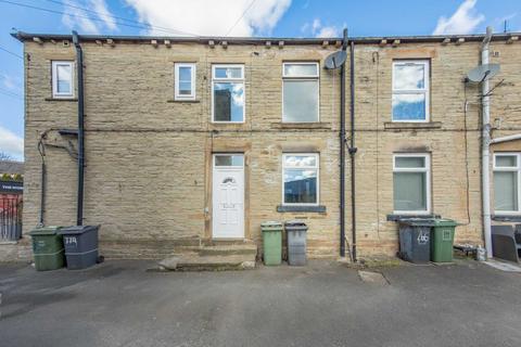 1 bed property, in Bradford Road, £75,000