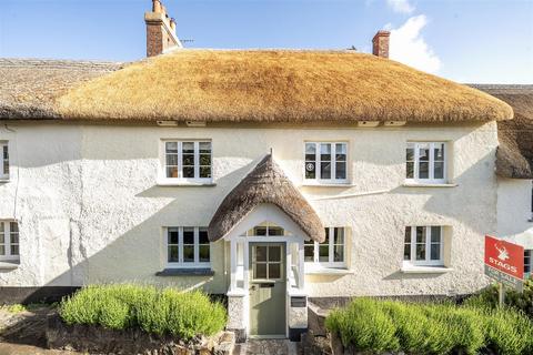 4 bed property, in Drewsteignton, £625,000