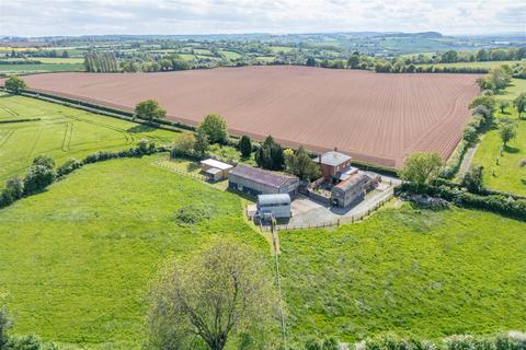3 bed property, in Stoke Prior, £820,000