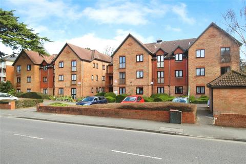 1 bed property, in Hill Lane, £90,000