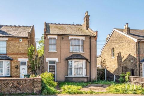 5 bed property, in High Street, £350,000