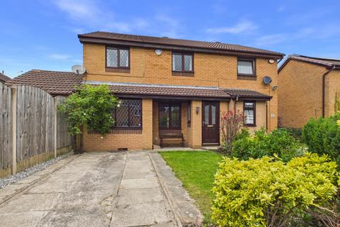 3 bed property, in New Hall Close, £220,000