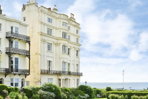 2 bed property, in Marine Parade, £325,000