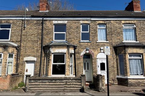 4 bed property, in Kings Bench Street, £80,000