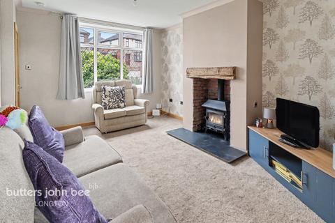 2 bed property, in Broadway, £145,000